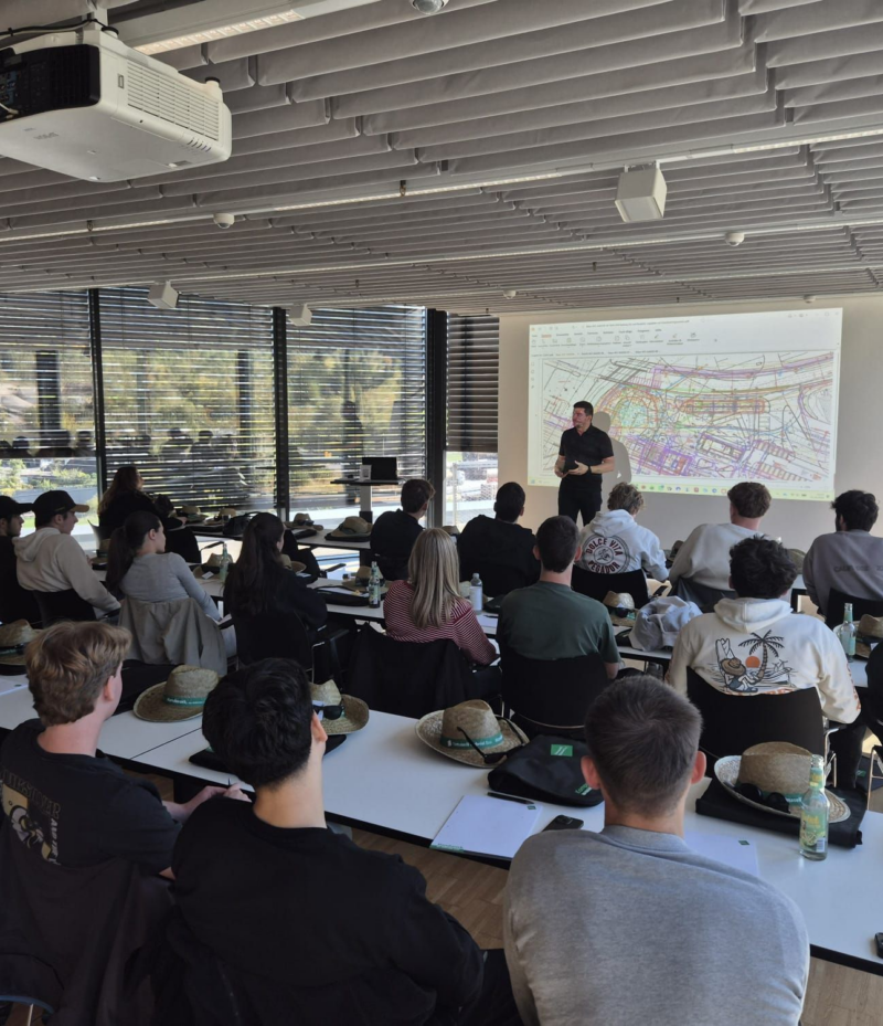 theorie-trifft-praxis-unsere-htl-mentorenklasse-zu-besuch-featured theorie-trifft-praxis-unsere-htl-mentorenklasse-zu-besuch-featured